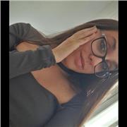 Profesora de repaso y apoyo escolar de manera presencial